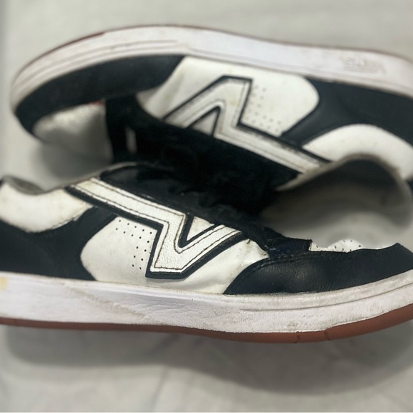 Vans Lowland ComfyCush Leather Shoe - Black / White, Mid- Rise - Picture 5 of 7